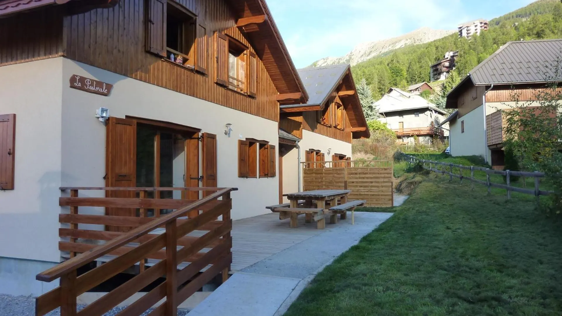 Deux Grands Chalets Communicants Les Orres França